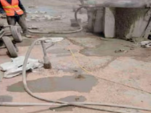 小店水泥混凝土路面板底注浆技术 路面脱空注浆整治方案